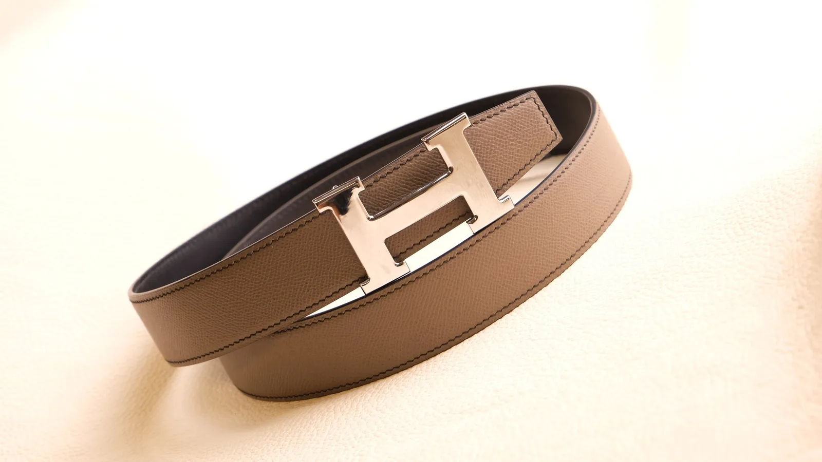 Ảnh Studio Dây lưng da Epsom phối Swift màu Etoupe bản 38mm - Koi Leather