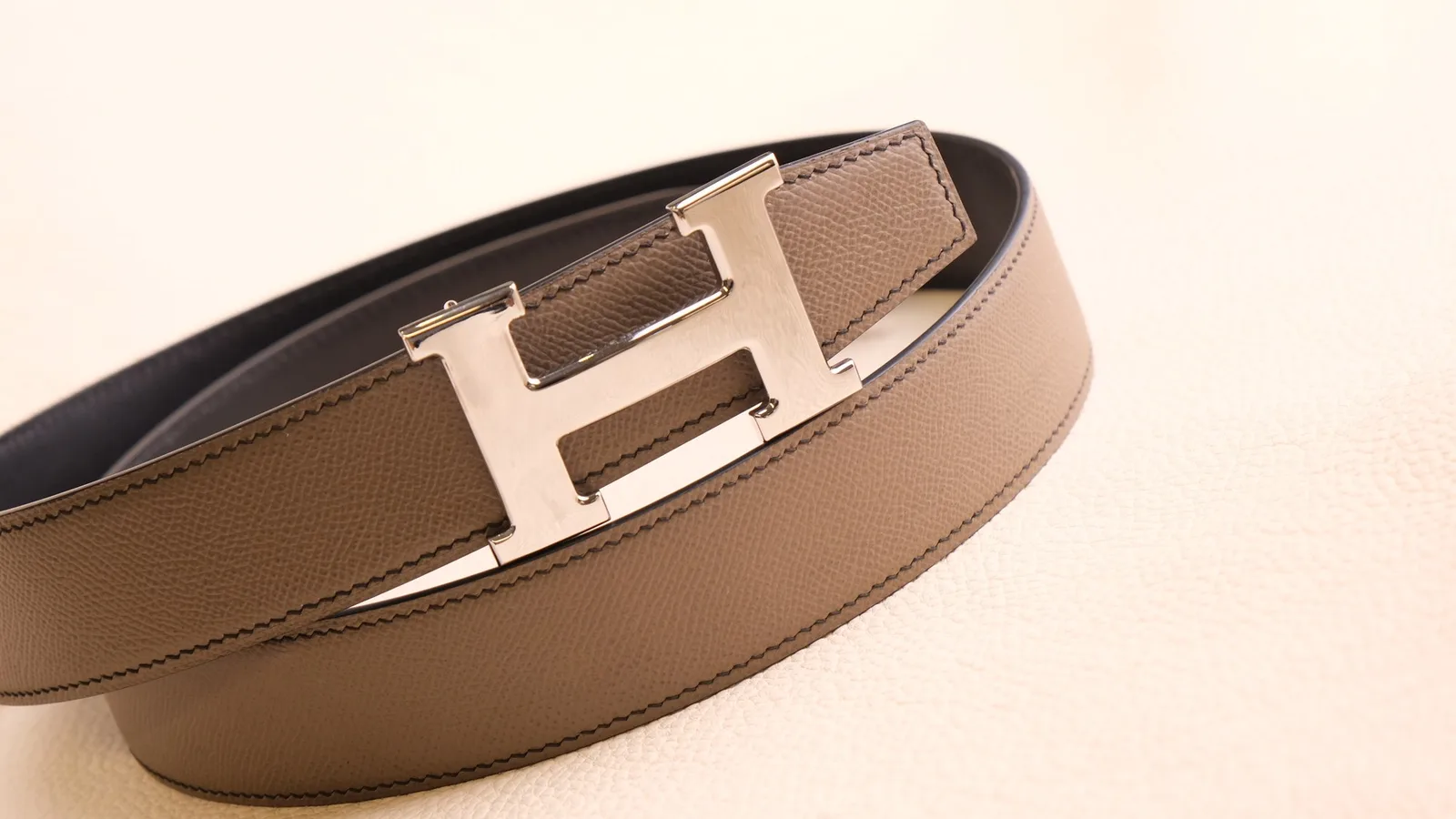 Ảnh Studio Dây lưng da Epsom phối Swift màu Etoupe bản 38mm - Koi Leather