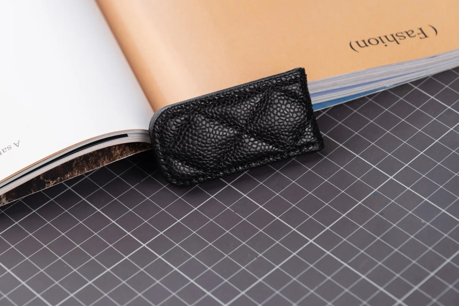 Ảnh Studio Money Clip Penny - Koi Leather