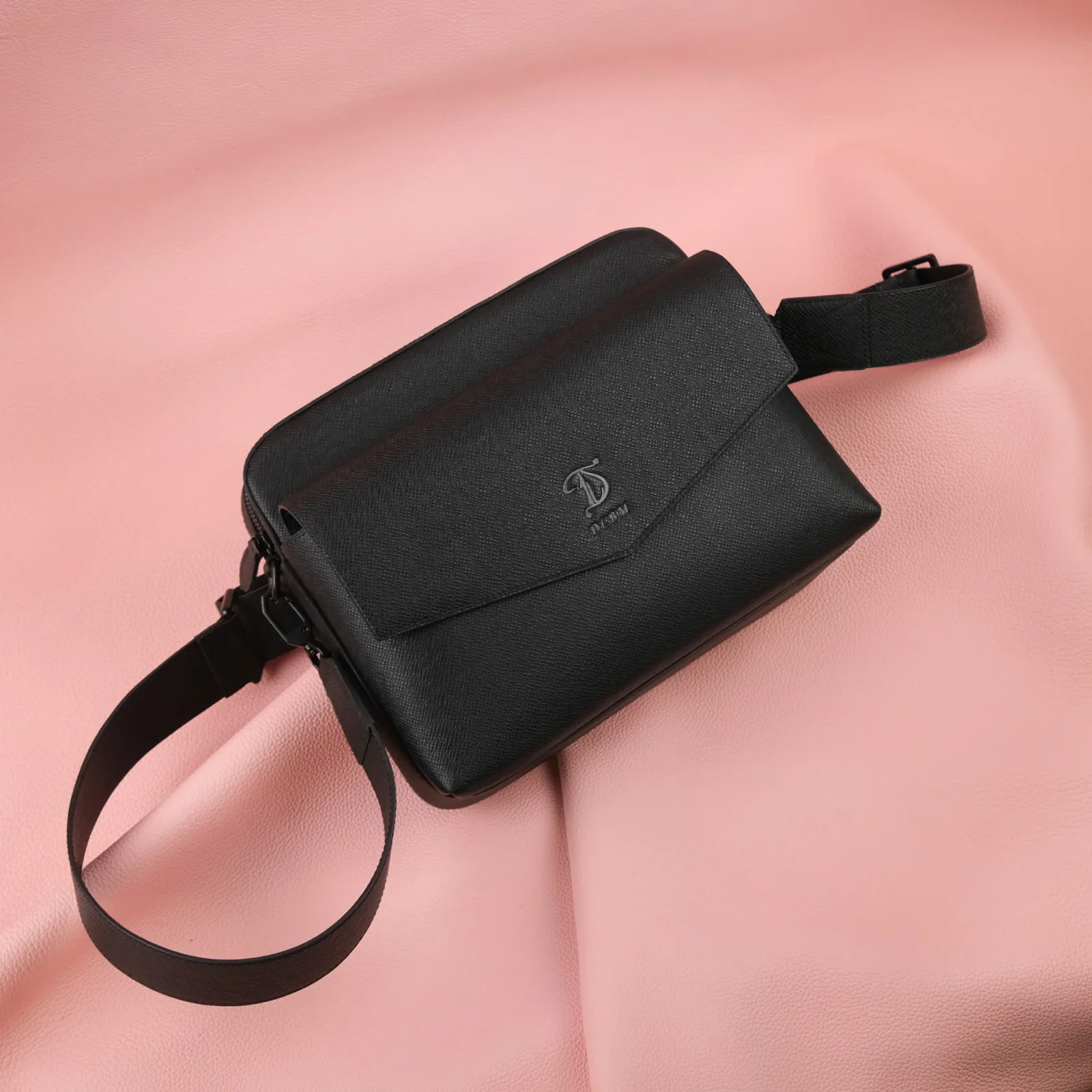 Ảnh Studio Túi taiga đen - Koi Leather