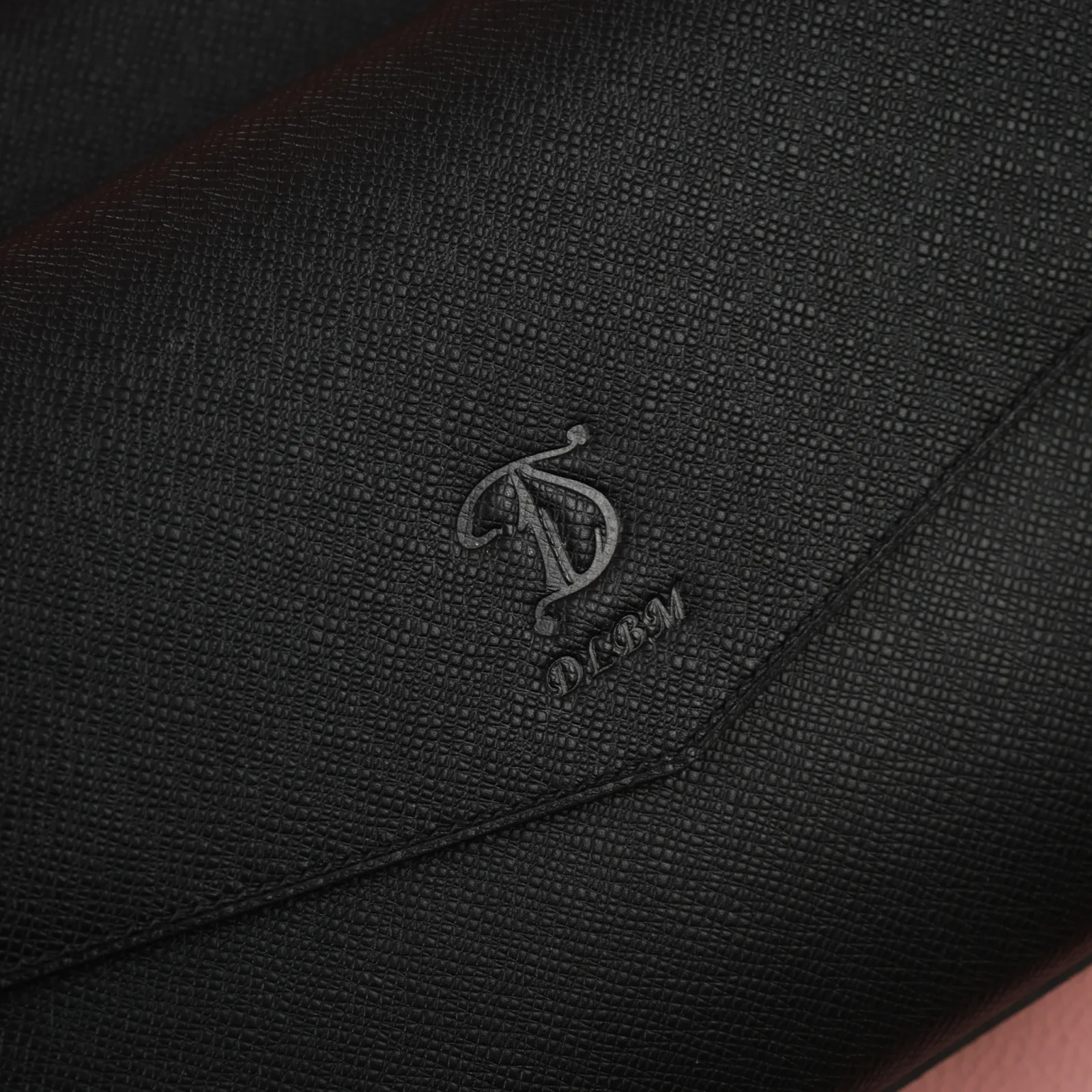Ảnh Studio Túi taiga đen - KOI Leather