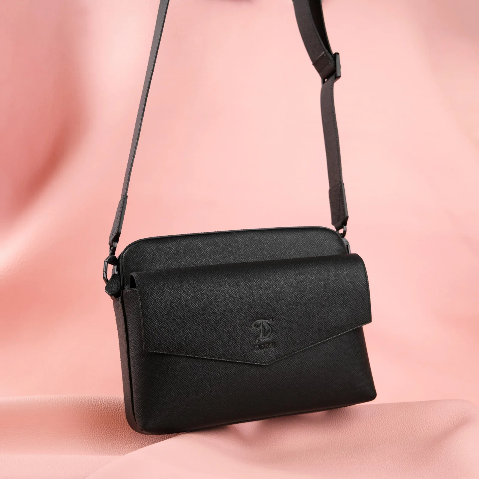 Ảnh Studio Túi taiga đen - KOI Leather