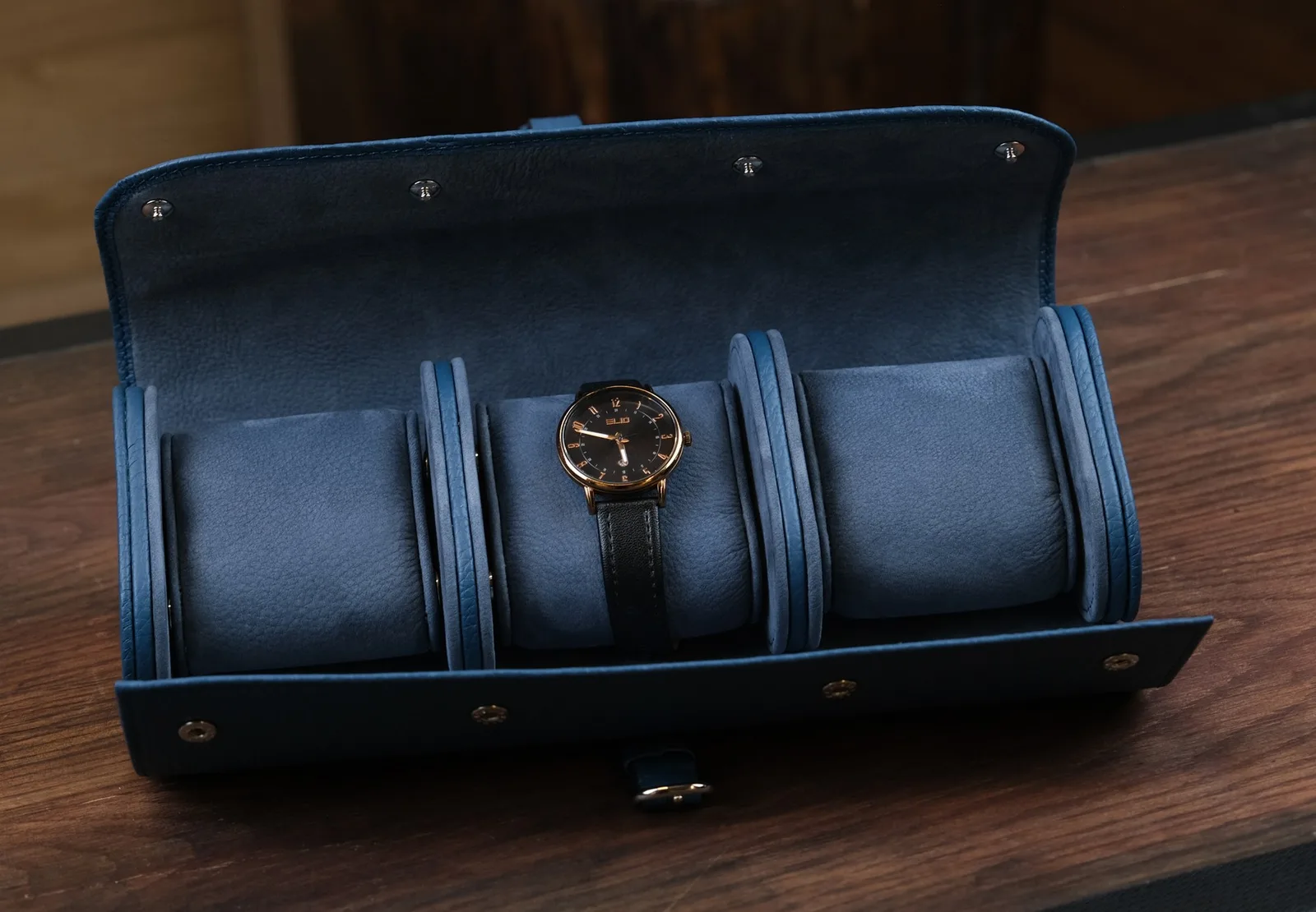 Ảnh Studio Hộp cuộn đựng 3 đồng hồ da Togo màu xanh navy - Koi Leather