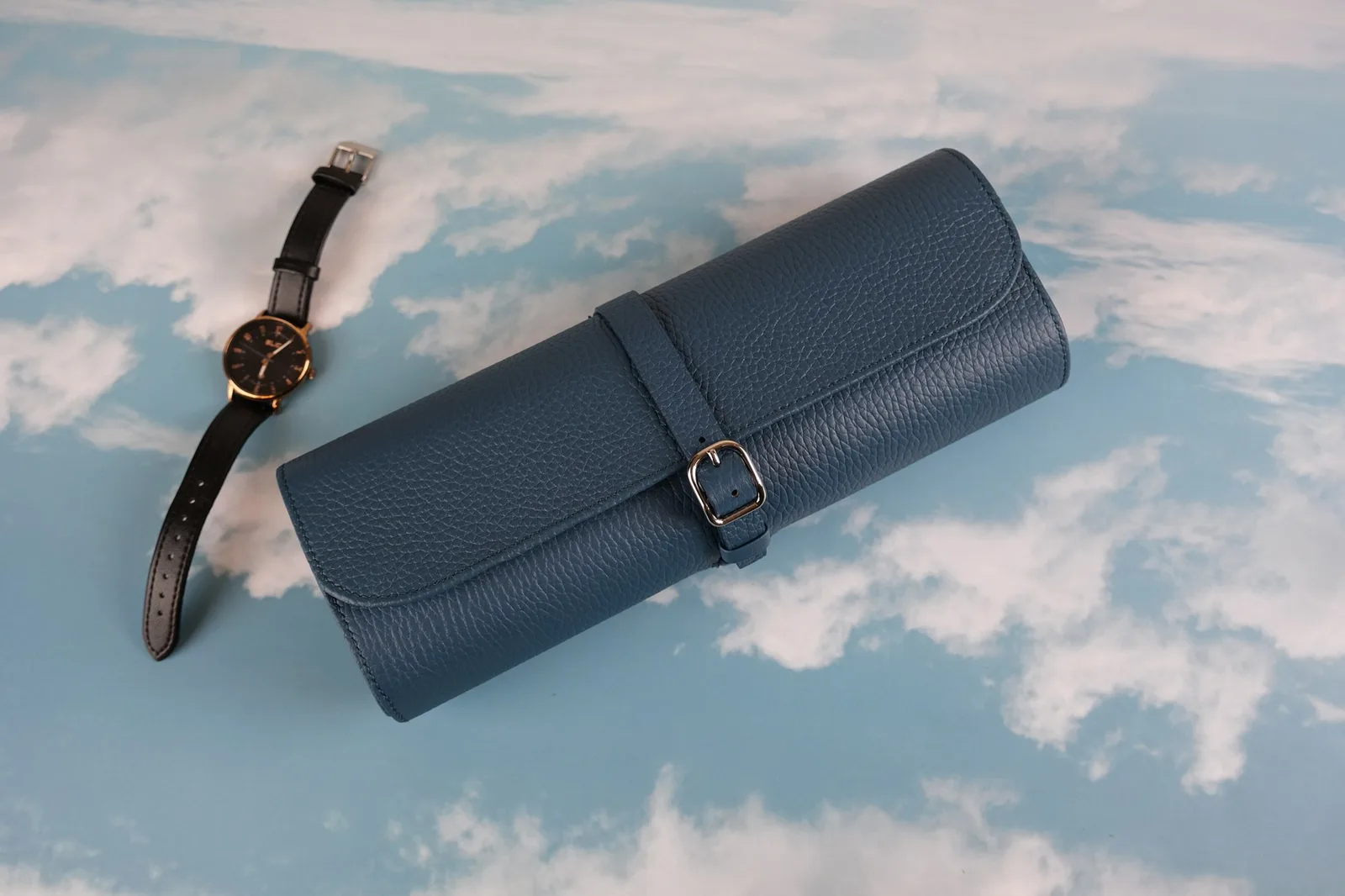 Ảnh Lifestyle Hộp cuộn đựng 3 đồng hồ da Togo màu xanh navy - Koi Leather