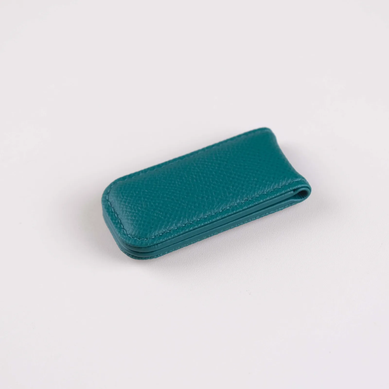 Ảnh Studio Kẹp tiền nam châm da Epsom màu xanh Malachite - Koi Leather