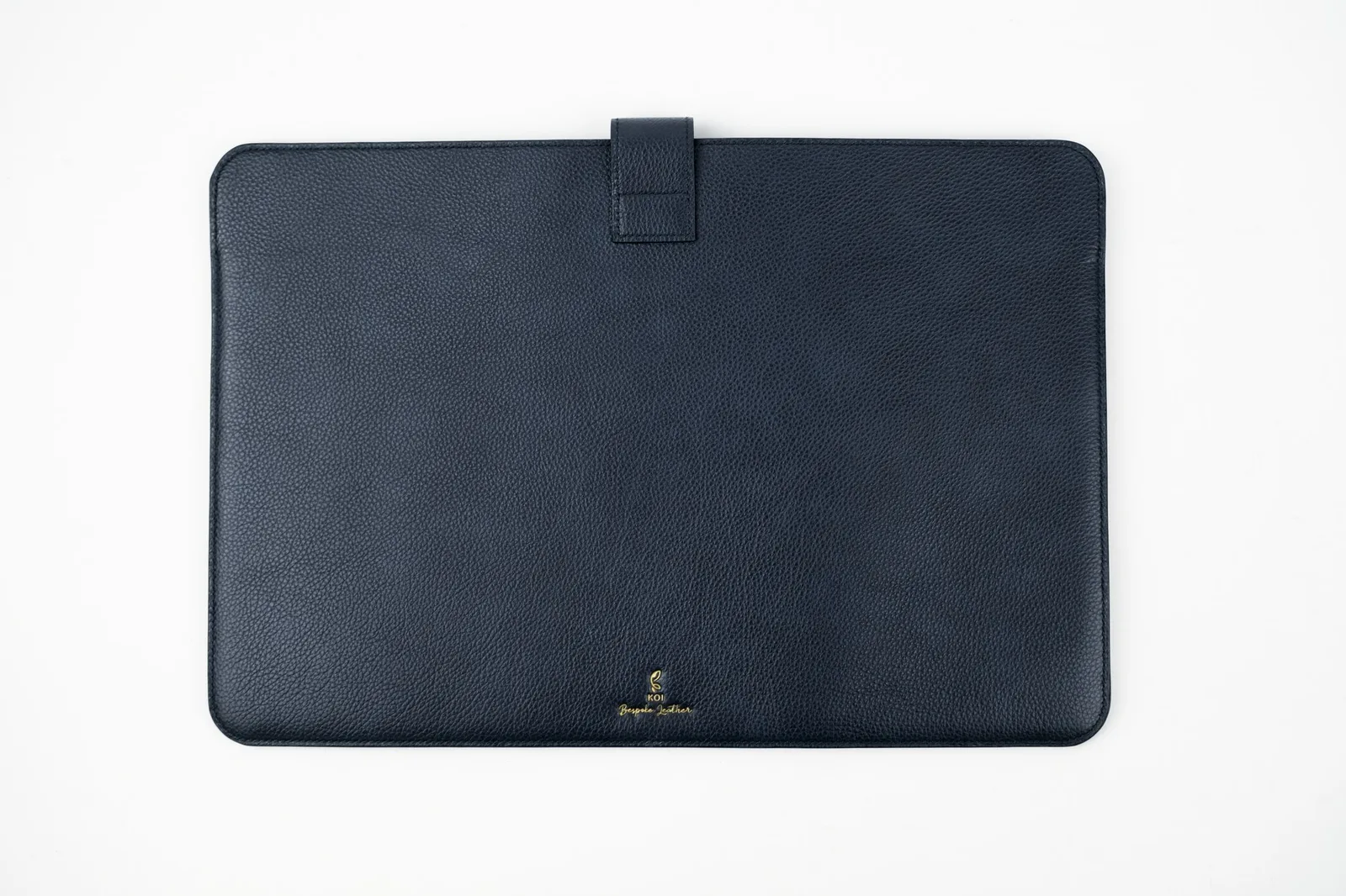 Ảnh Studio Bao da laptop 15 inch da bò hạt xanh navy phối cam - Koi Leather