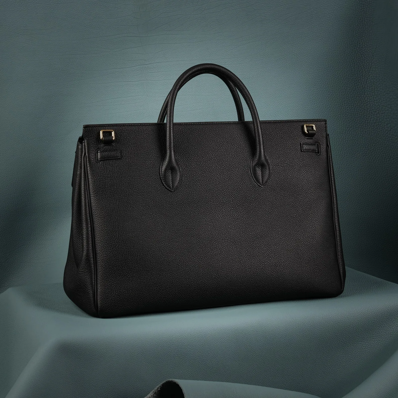 Ảnh Studio Túi xách da Togo nắp gập màu đen kèm dây đeo - Koi Leather