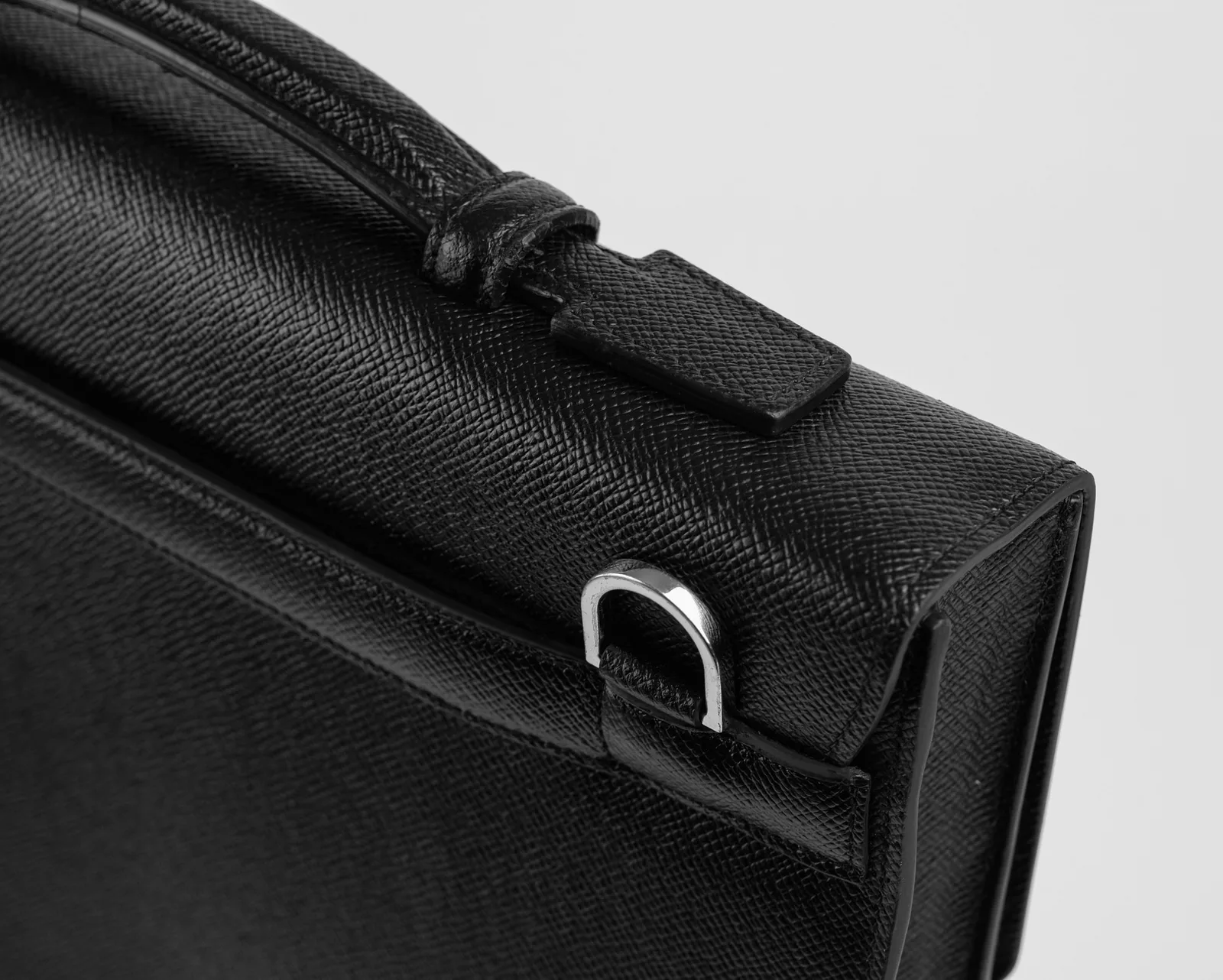 Ảnh Studio Cặp da Taiga màu đen dáng hộp nắp gập quai xách - Koi Leather