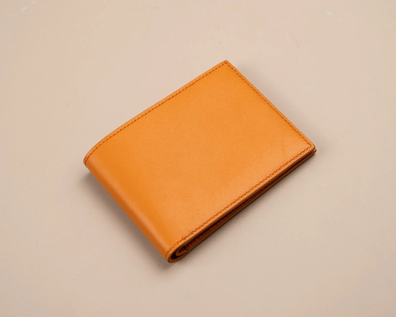 Ảnh Studio Ví ngang da Nappa gập đôi màu cam có ngăn ảnh - Koi Leather