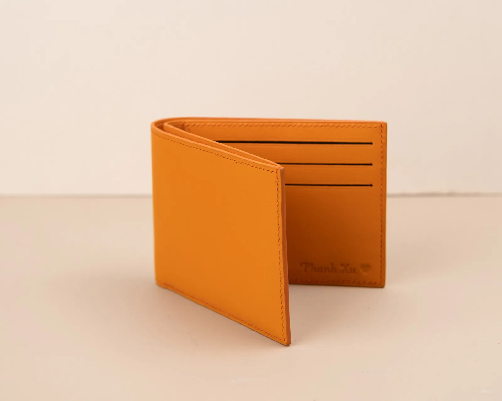 Ảnh Studio Ví ngang da Nappa gập đôi màu cam có ngăn ảnh - Koi Leather