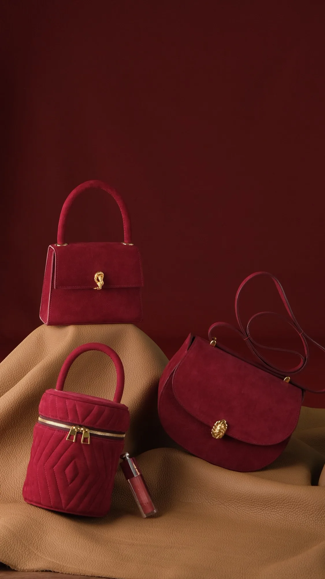 Ảnh Studio Bộ sưu tập túi Rubellite da Nubuck đỏ - Koi Leather
