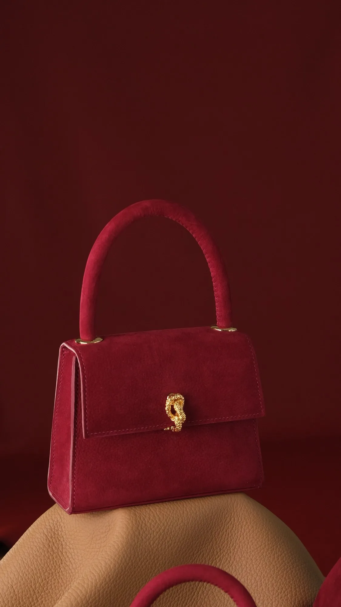 Ảnh Studio Bộ sưu tập túi Rubellite da Nubuck đỏ - Koi Leather