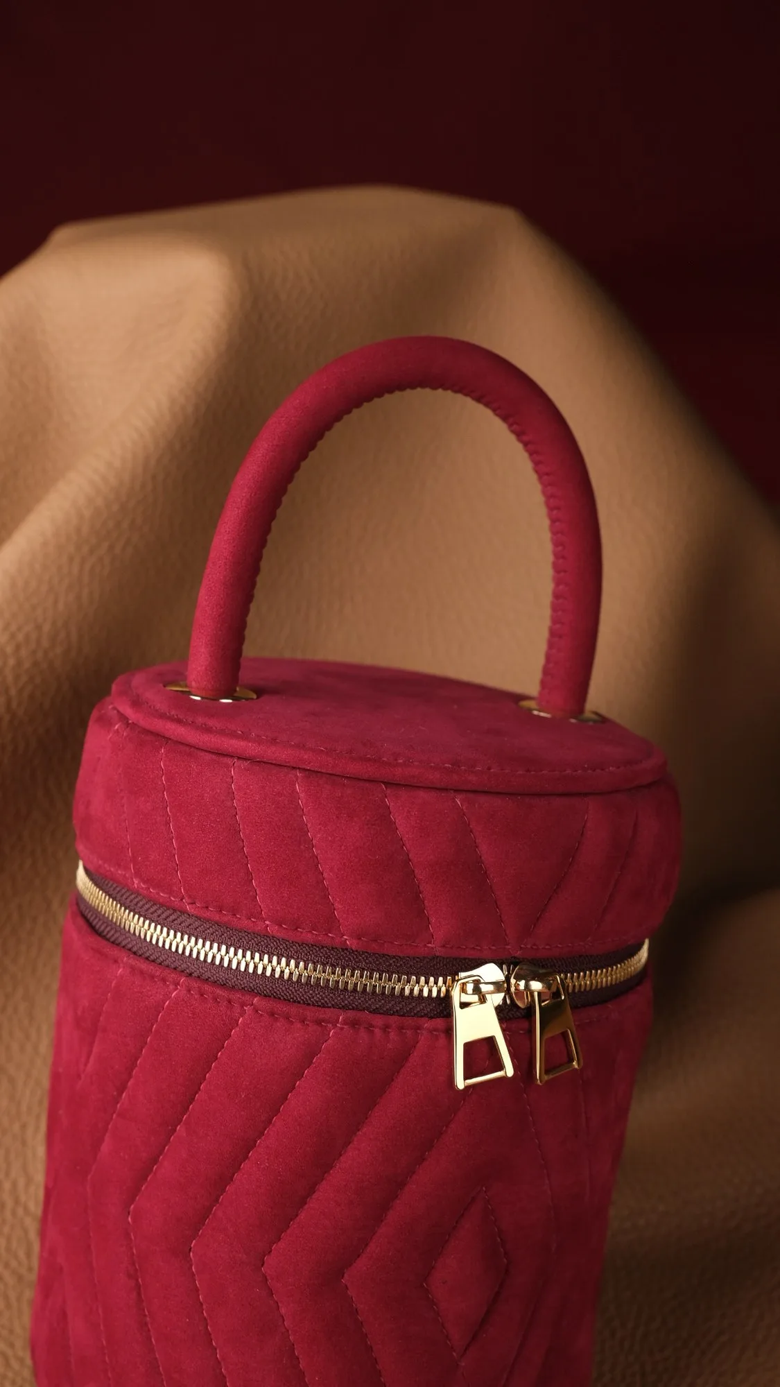 Ảnh Studio Bộ sưu tập túi Rubellite da Nubuck đỏ - Koi Leather