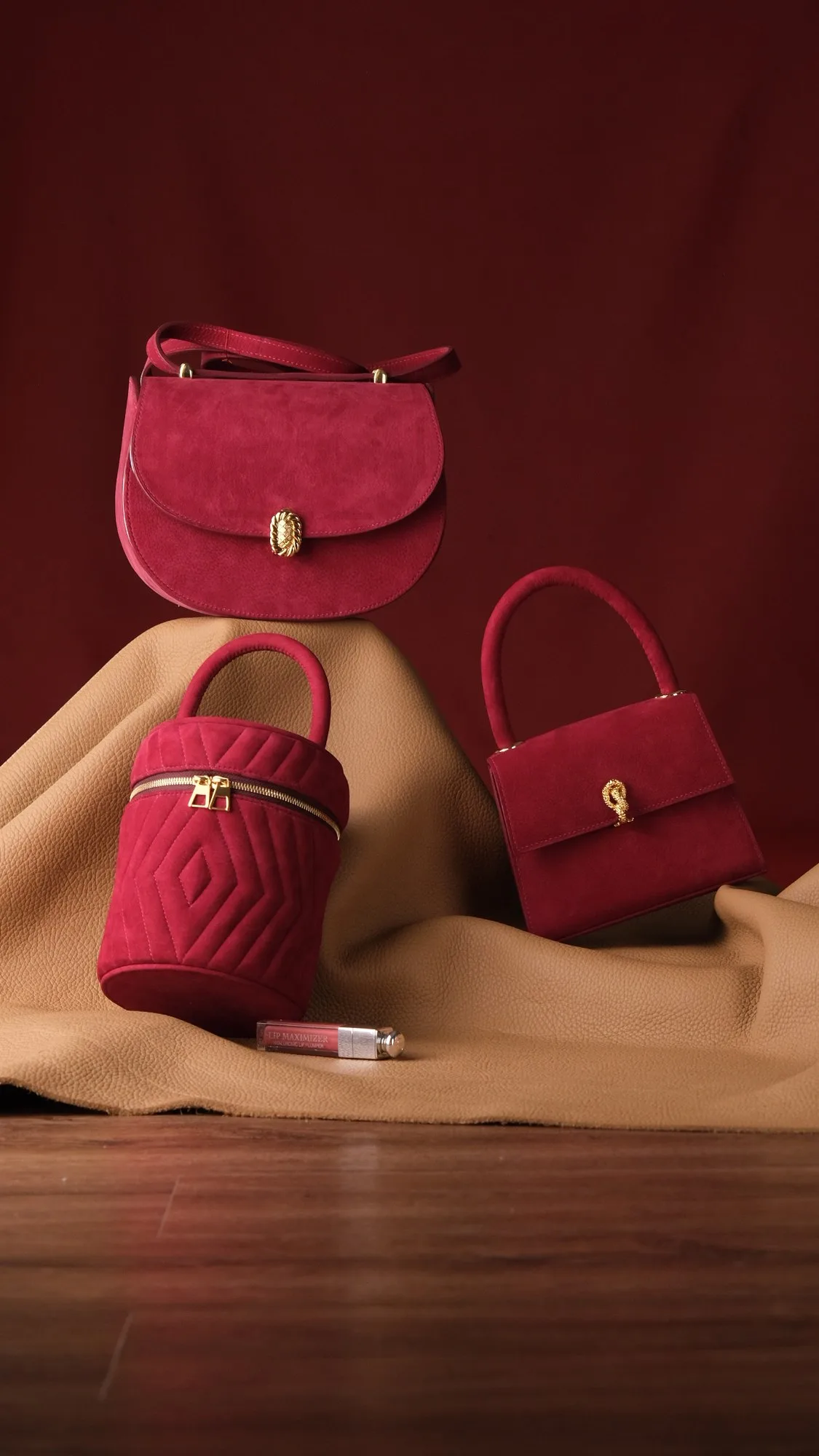 Ảnh Studio Bộ sưu tập túi Rubellite da Nubuck đỏ - Koi Leather