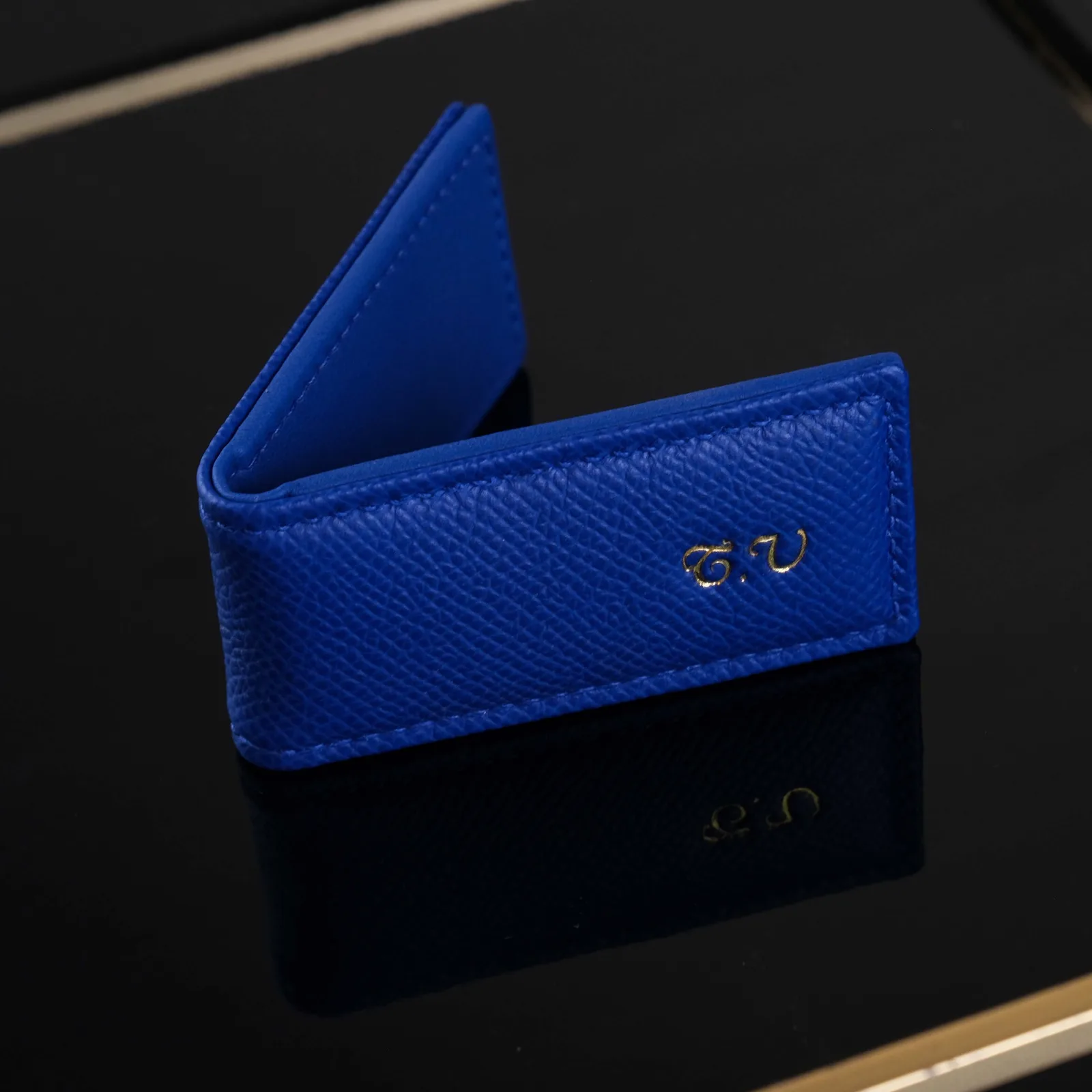 Ảnh Studio Kẹp tiền nam châm da Epsom màu xanh cobalt - Koi Leather