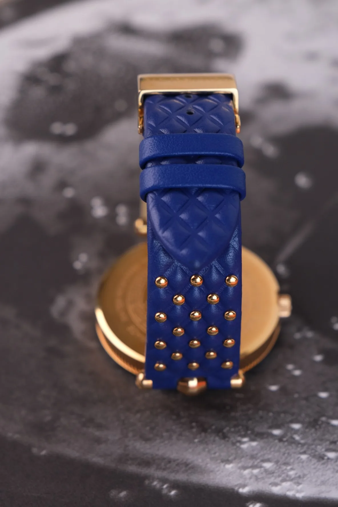 Ảnh Studio Dây đồng hồ da bò cho Versace màu xanh dương đính đinh tán - Koi Leather