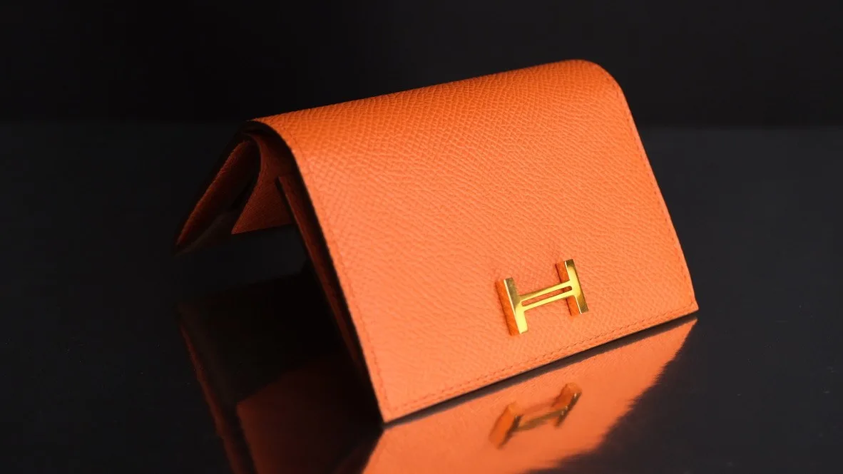 Ảnh Studio Ví đựng thẻ da Epsom phối da cá sấu dáng gập quai cài - Koi Leather