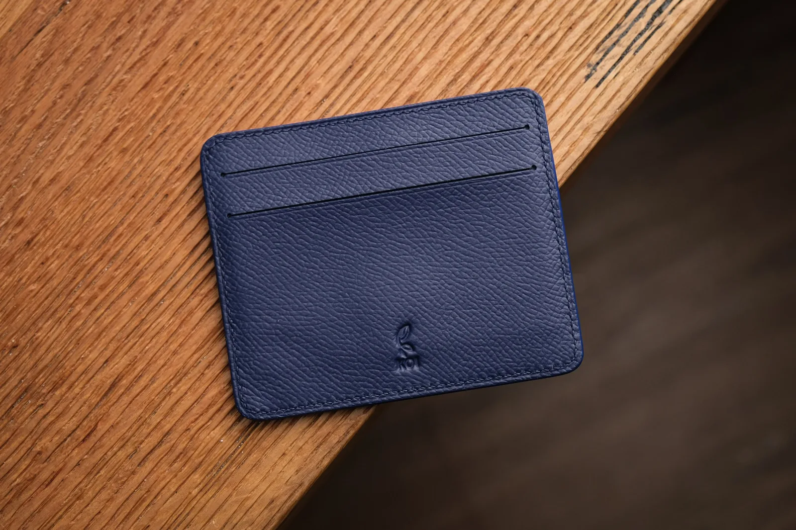 Ảnh Studio Ví đựng thẻ Senot da Epsom navy phối màu - Koi Leather