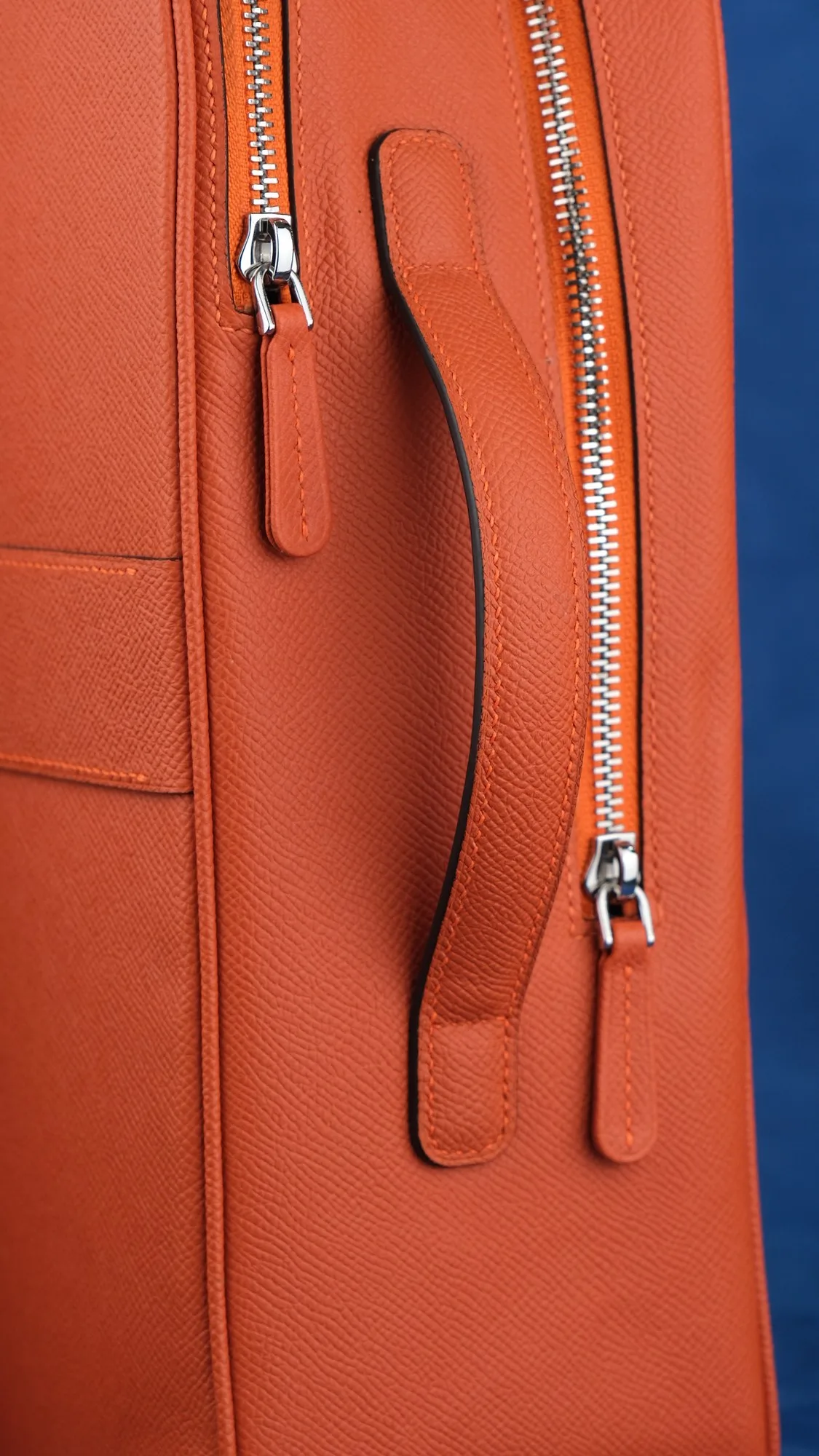 Ảnh Studio Balo da Epsom màu cam hai ngăn quai xách ngang - Koi Leather