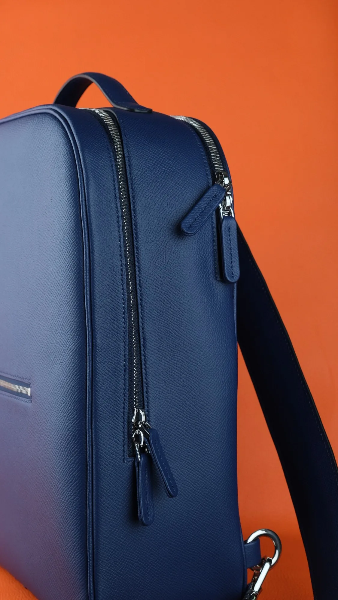 Ảnh Studio Balo da Epsom màu xanh navy quai đeo tháo rời - Koi Leather