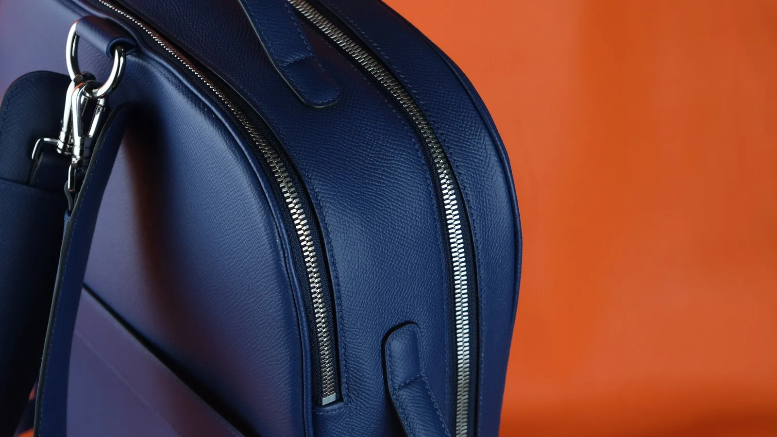 Ảnh Studio Balo da Epsom màu xanh navy quai đeo tháo rời - Koi Leather