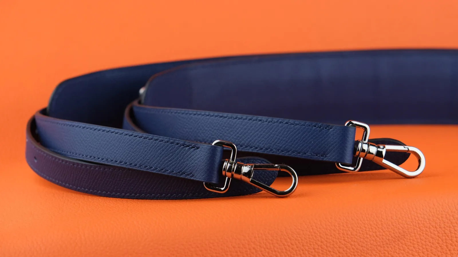 Ảnh Studio Balo da Epsom màu xanh navy quai đeo tháo rời - Koi Leather