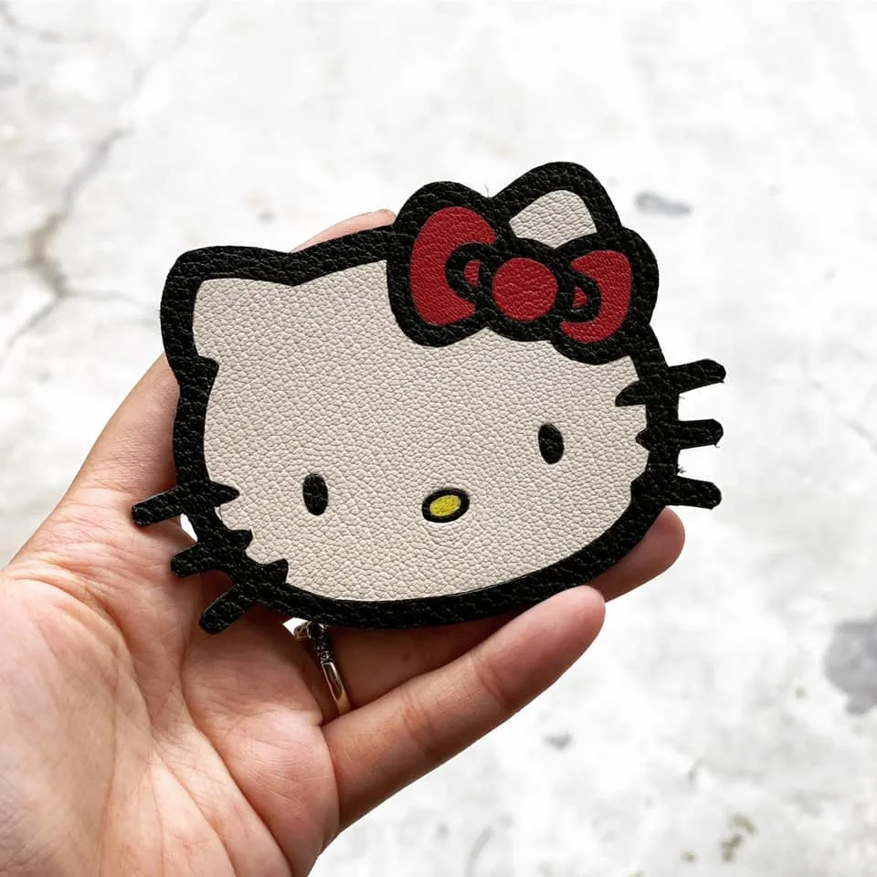 Ảnh Lifestyle Charm da ghép hình mèo Hello Kitty - Koi Leather