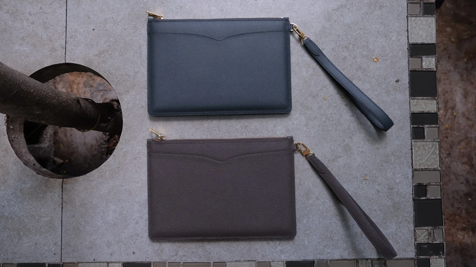 Ảnh Studio Clutch da Epsom dáng dẹp kèm quai đeo tay - Koi Leather