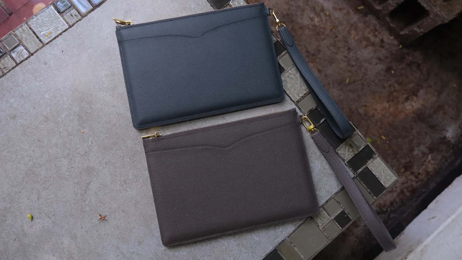 Ảnh Studio Clutch da Epsom dáng dẹp kèm quai đeo tay - Koi Leather