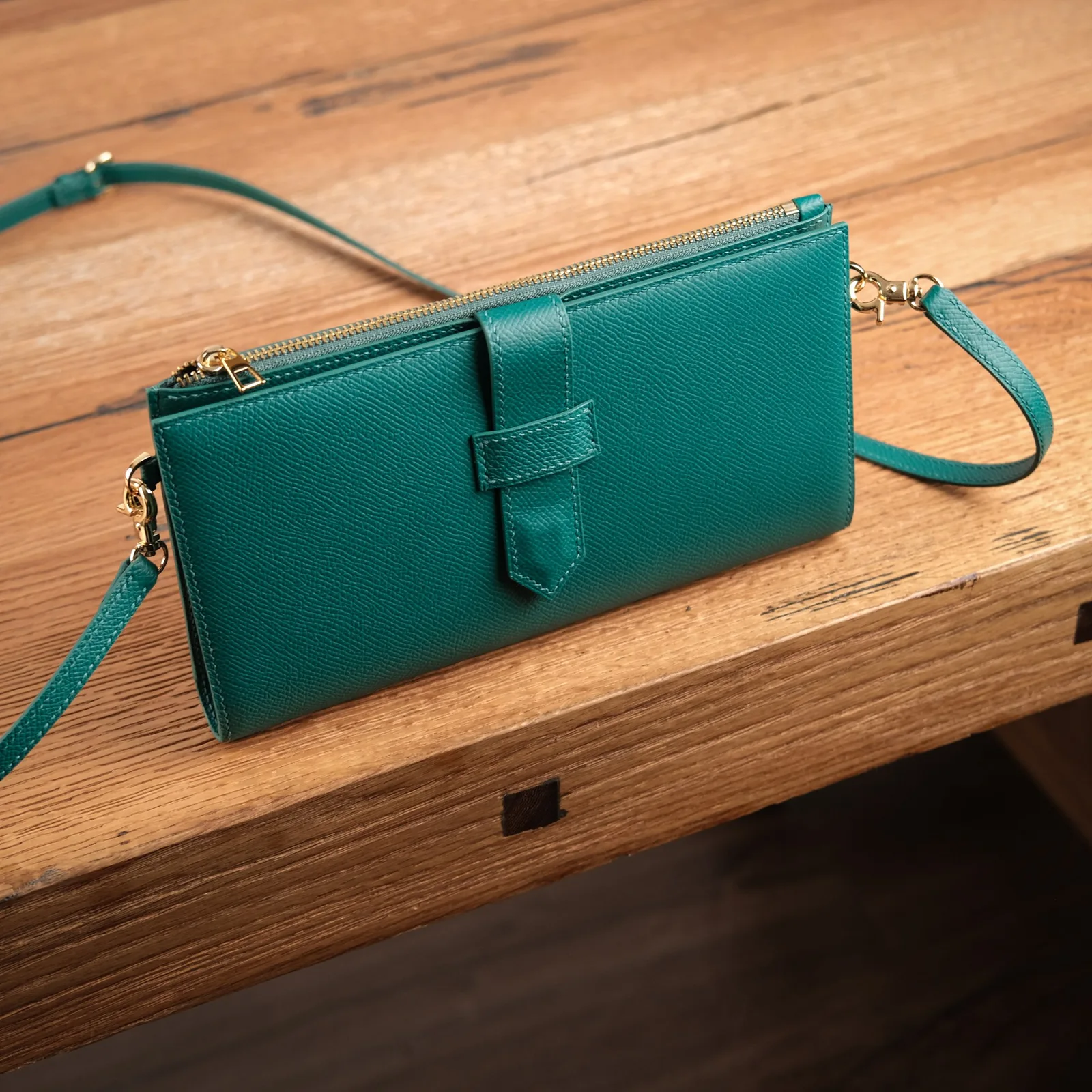 Ảnh Studio Túi ví da Epsom màu xanh teal kèm dây đeo chéo - Koi Leather