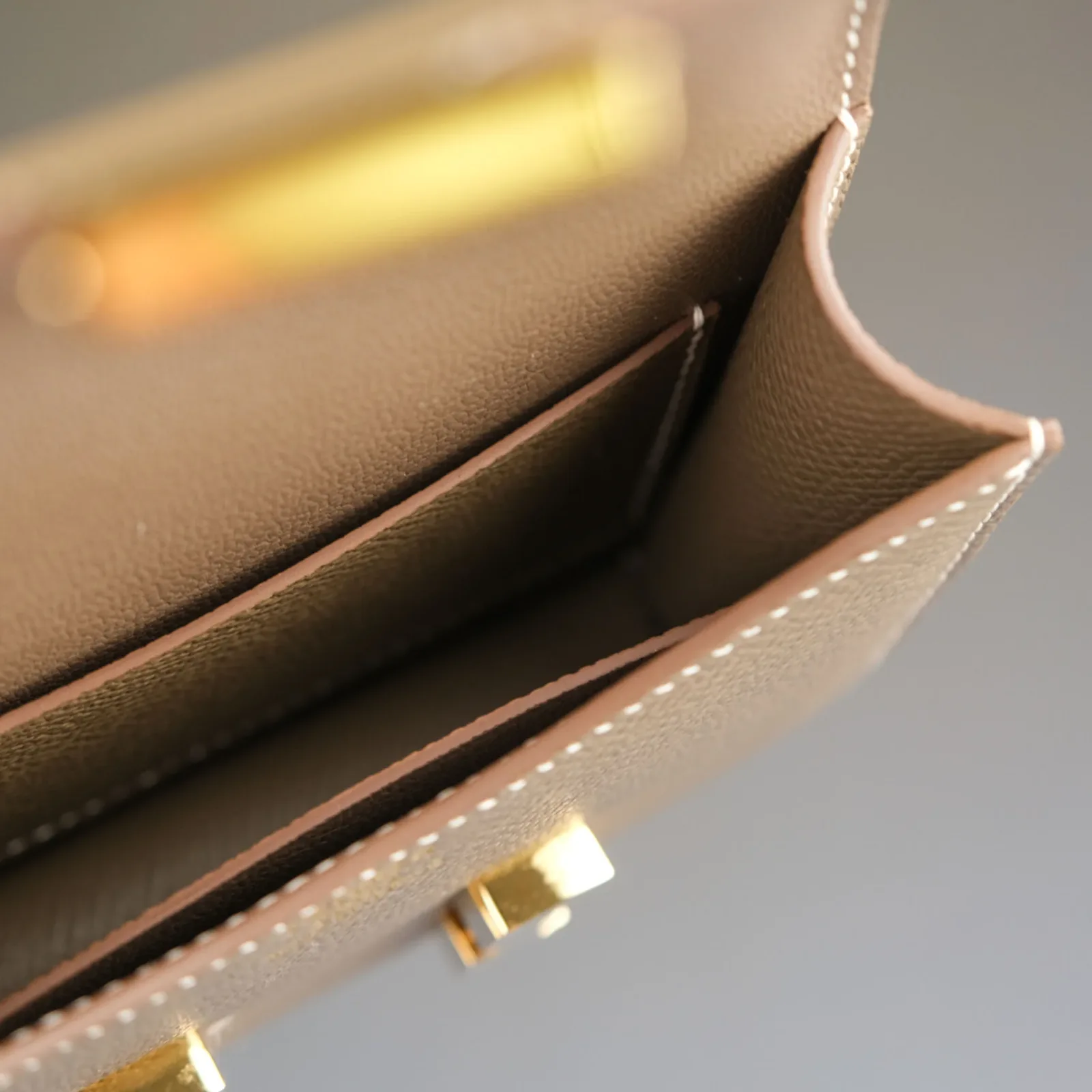 Ảnh Studio Túi Đeo Chéo Nắp Gập – Da Epsom - Koi Leather