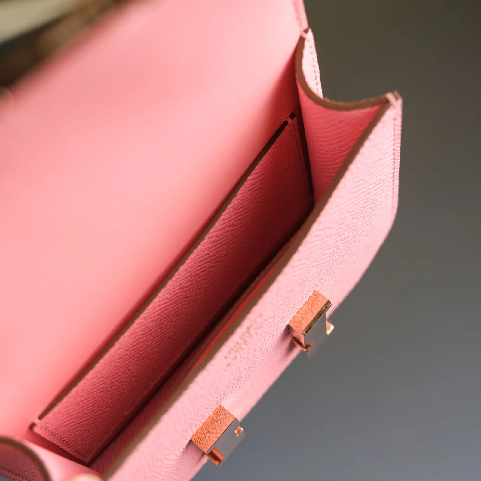 Ảnh Studio Túi Đeo Chéo Nắp Gập – Da Epsom - Koi Leather