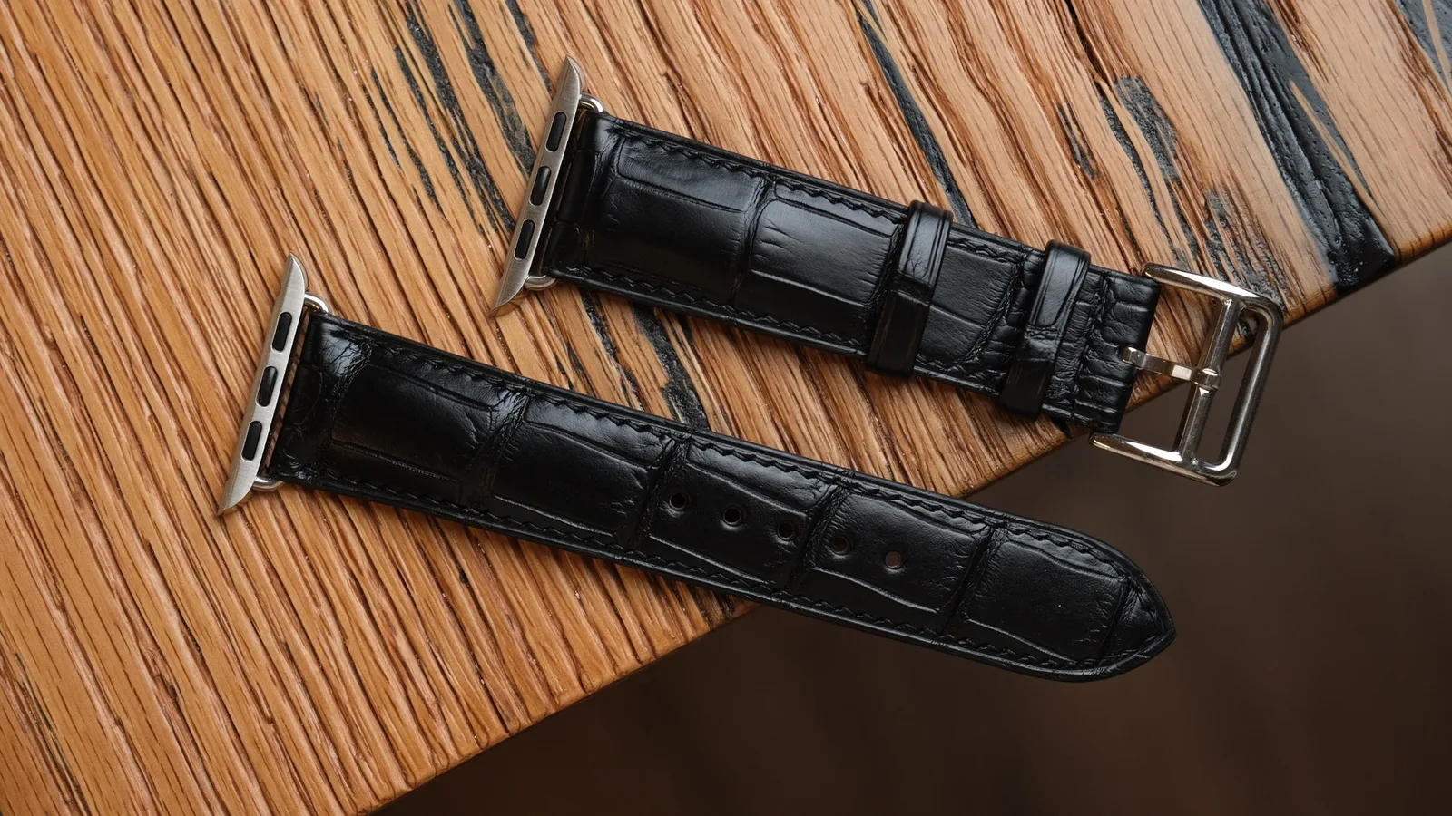 Ảnh Studio Dây đồng hồ da cá sấu cho Apple Watch màu kem và đen - Koi Leather