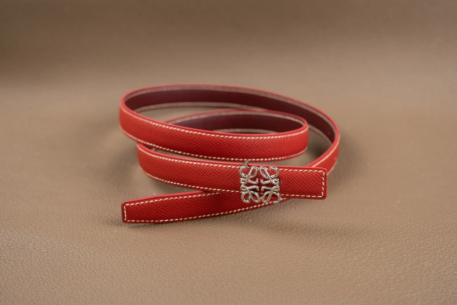 Ảnh Studio Dây lưng nữ da Epsom màu đỏ bản mảnh - Koi Leather