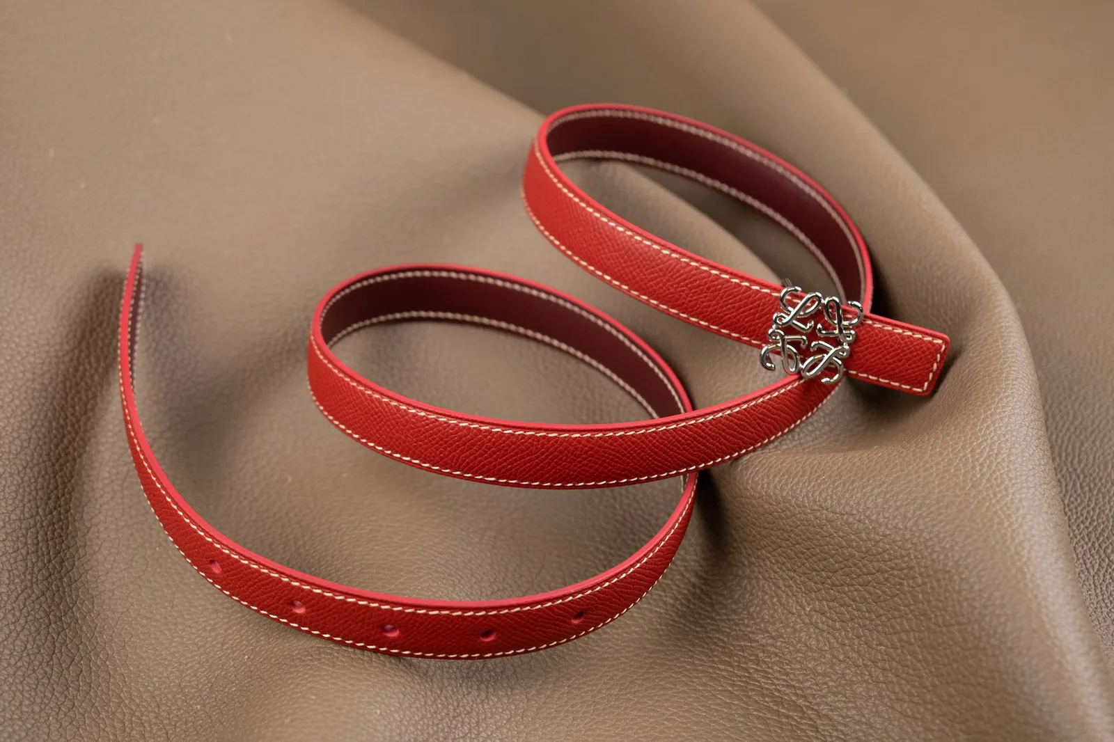 Ảnh Studio Dây lưng nữ da Epsom màu đỏ bản mảnh - Koi Leather