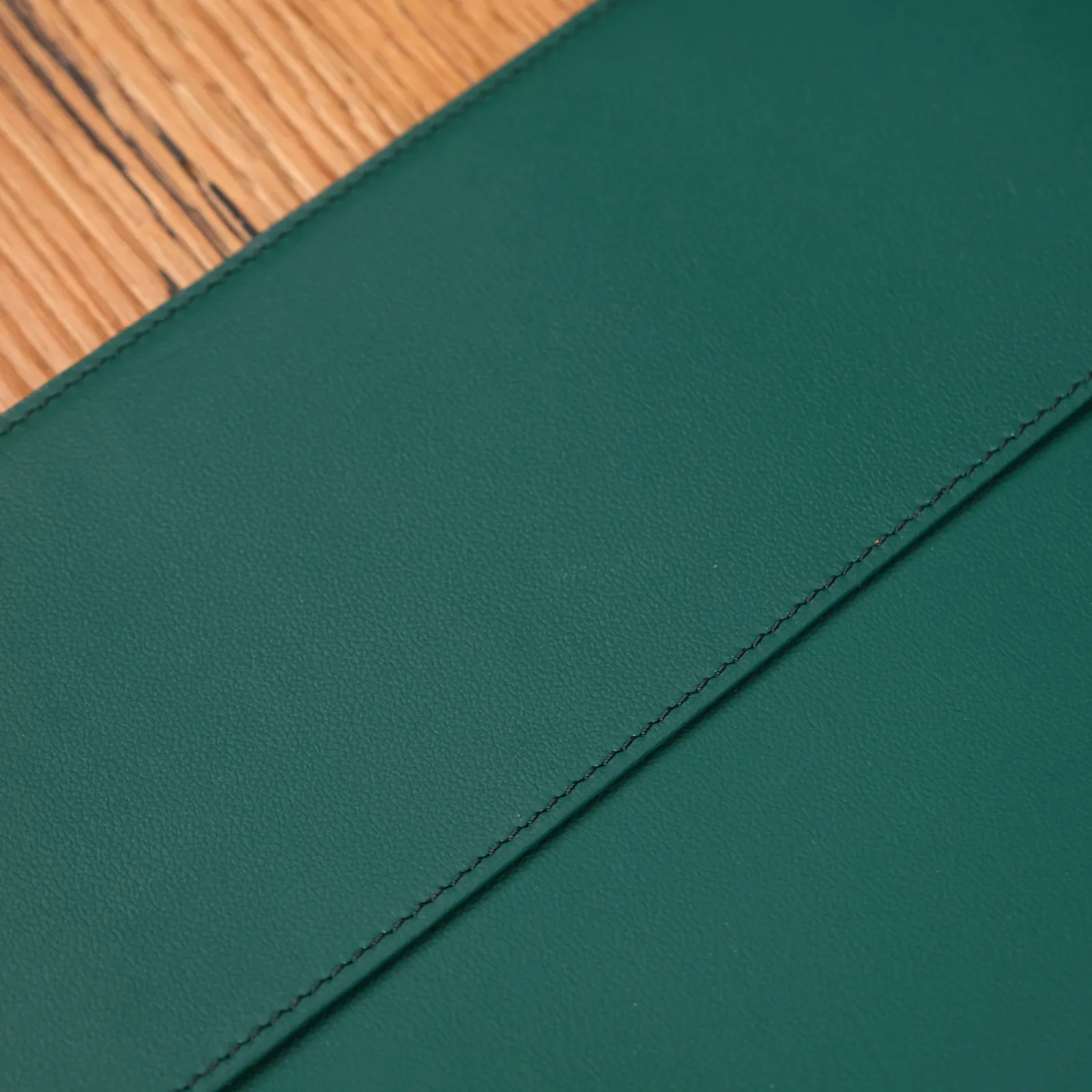 Ảnh Studio Tấm lót bàn xanh - KOI Leather