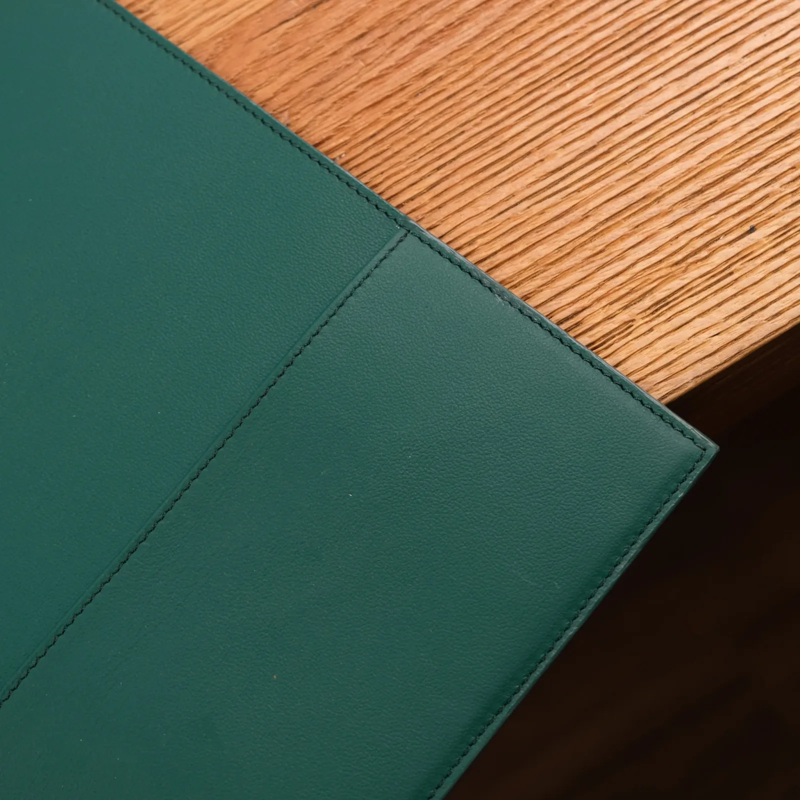 Ảnh Studio Tấm lót bàn xanh - KOI Leather