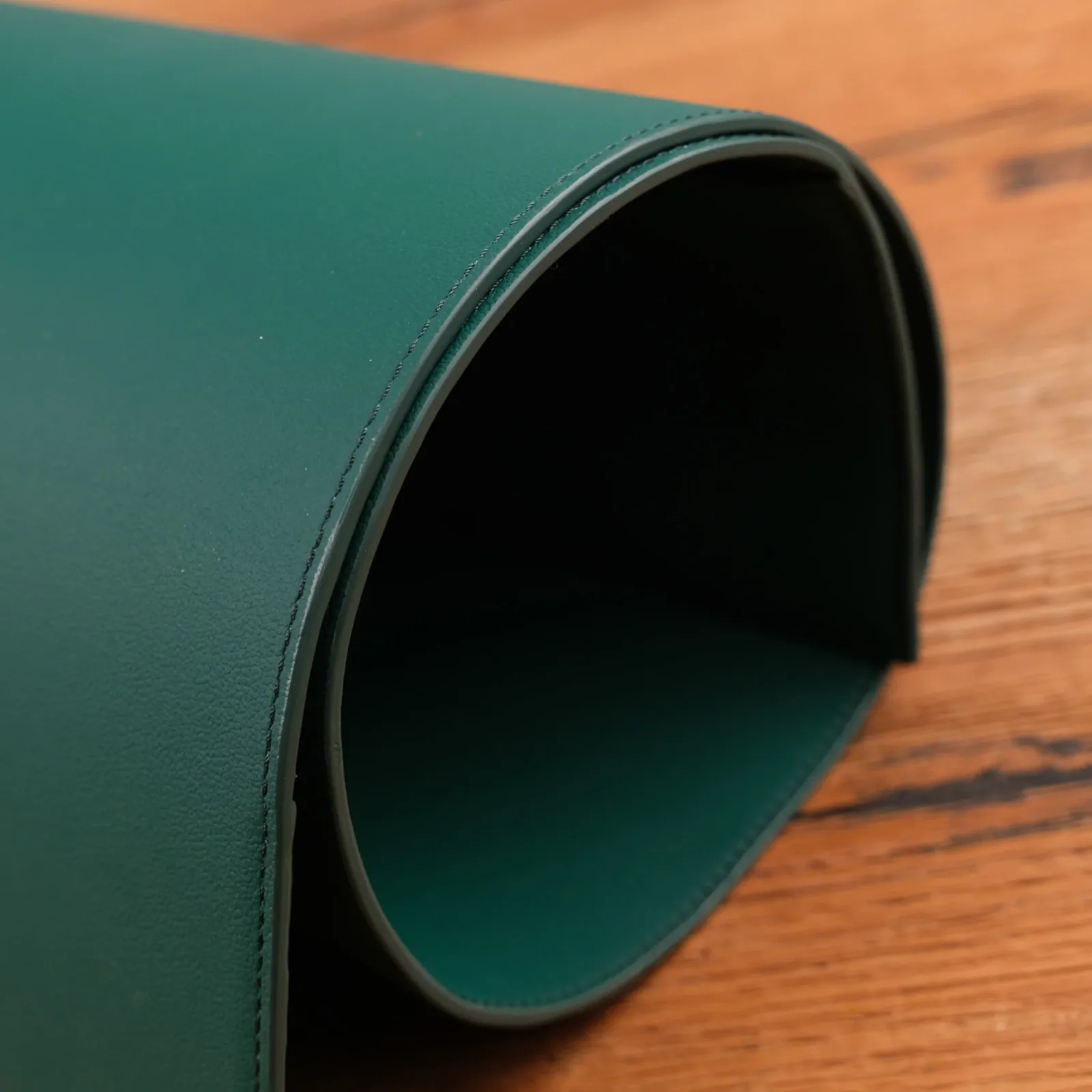 Ảnh Studio Tấm lót bàn xanh - KOI Leather