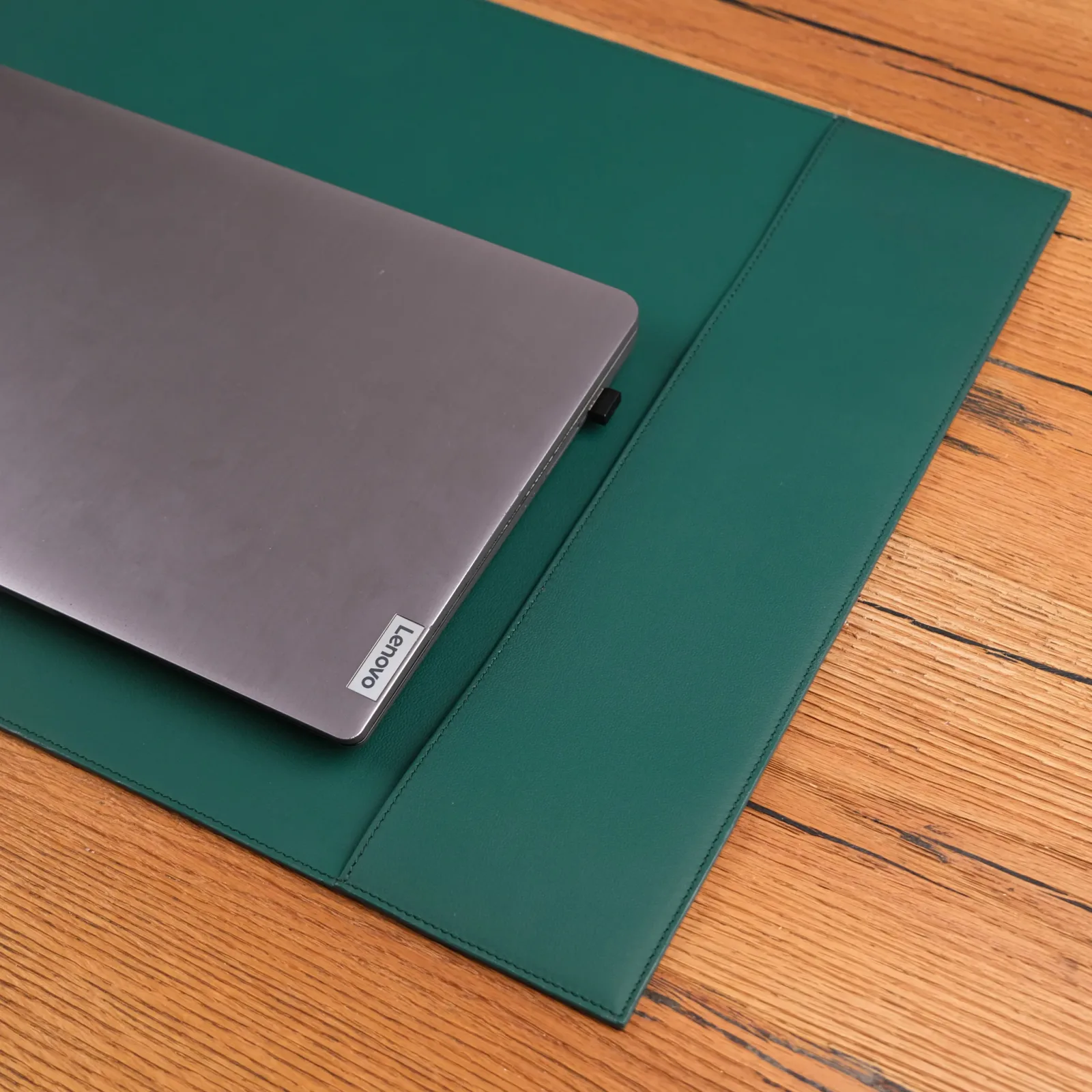 Ảnh Studio Tấm lót bàn xanh - KOI Leather
