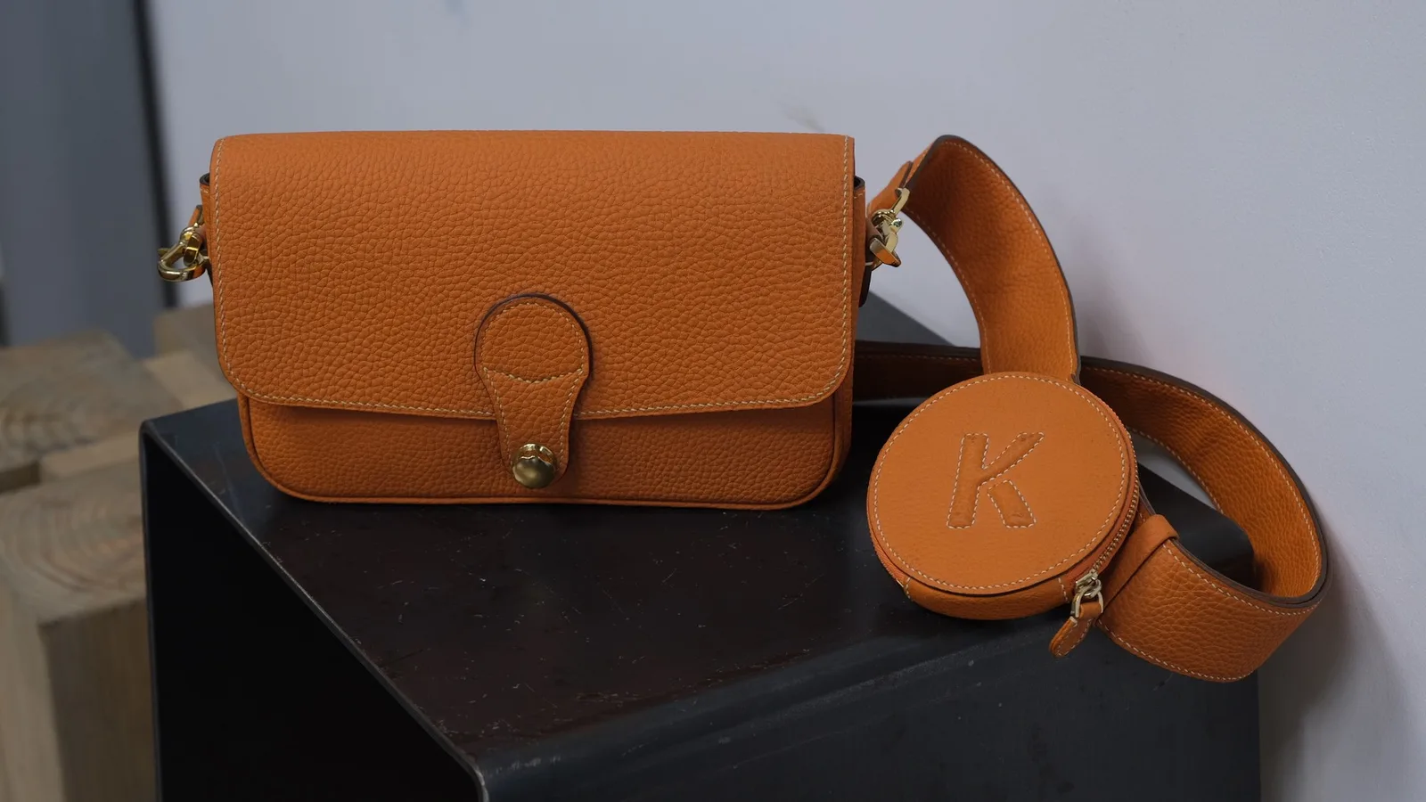 Ảnh Studio Túi Matame-01 da Togo nắp gập kèm ví tròn - Koi Leather
