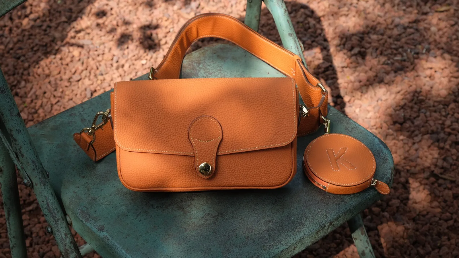 Ảnh Lifestyle Túi Matame-01 da Togo nắp gập kèm ví tròn - Koi Leather