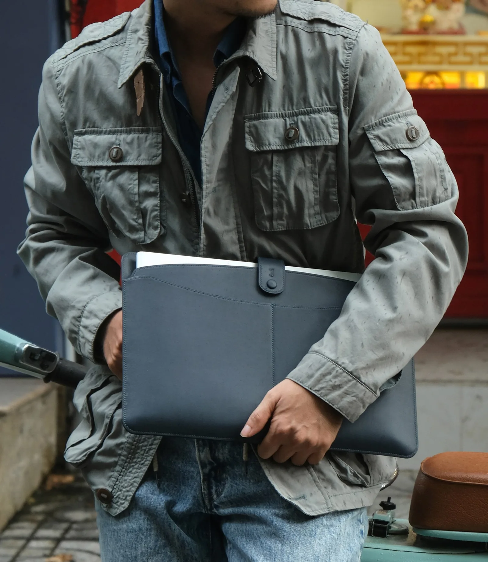 Ảnh Lifestyle Bao da laptop BRISTO da Nappa 15 inch - Koi Leather