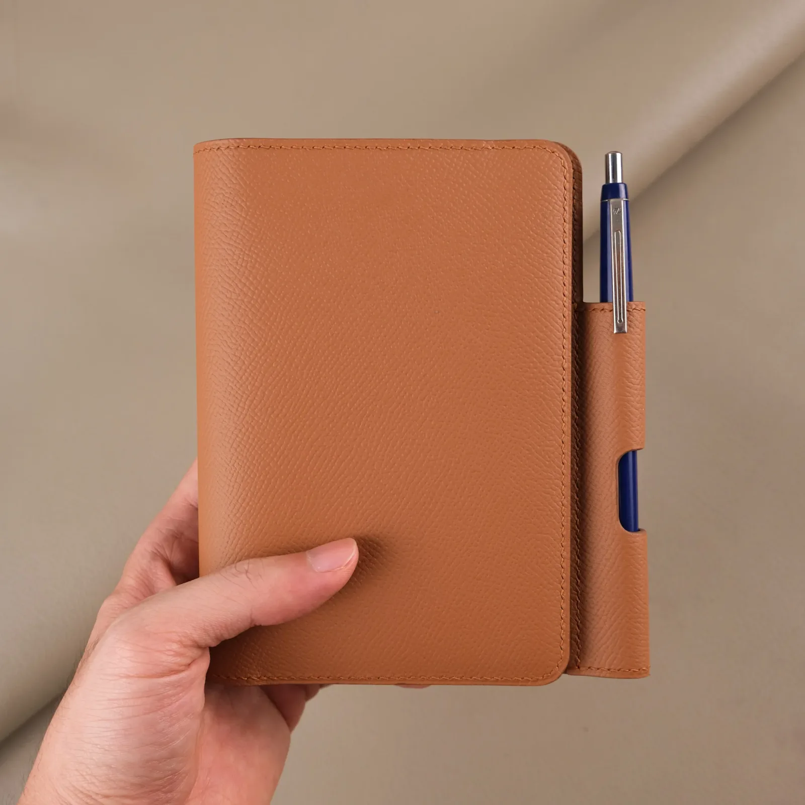 Ảnh Studio Ví đựng hộ chiếu - epsom Gold - Koi Leather