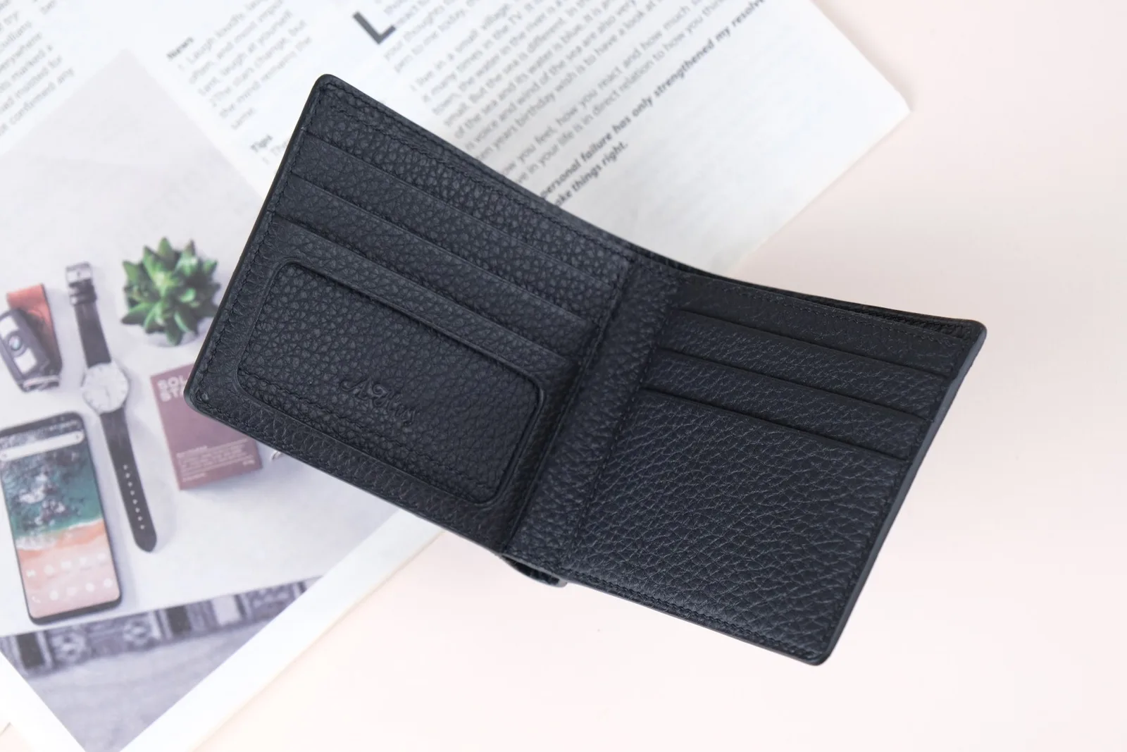 Ảnh Studio Ví đứng da bò vân Mill màu đen có ngăn ảnh - Koi Leather