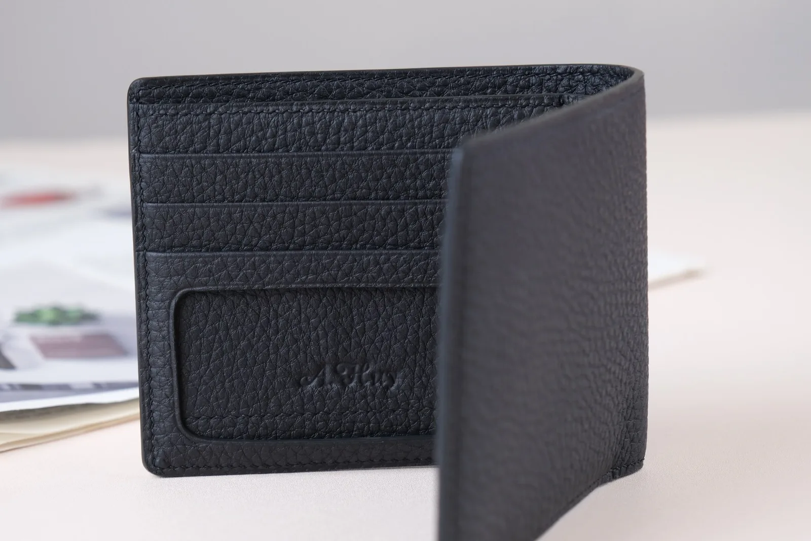 Ảnh Ví đứng da bò vân Mill màu đen có ngăn ảnh - Koi Leather