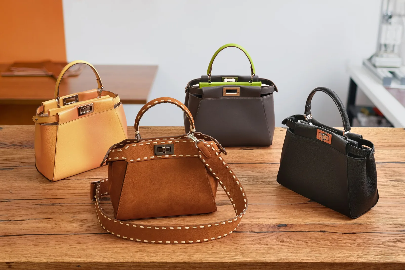 Ảnh Studio Túi xách da bò dáng hai ngăn khoá xoay quai cầm - Koi Leather