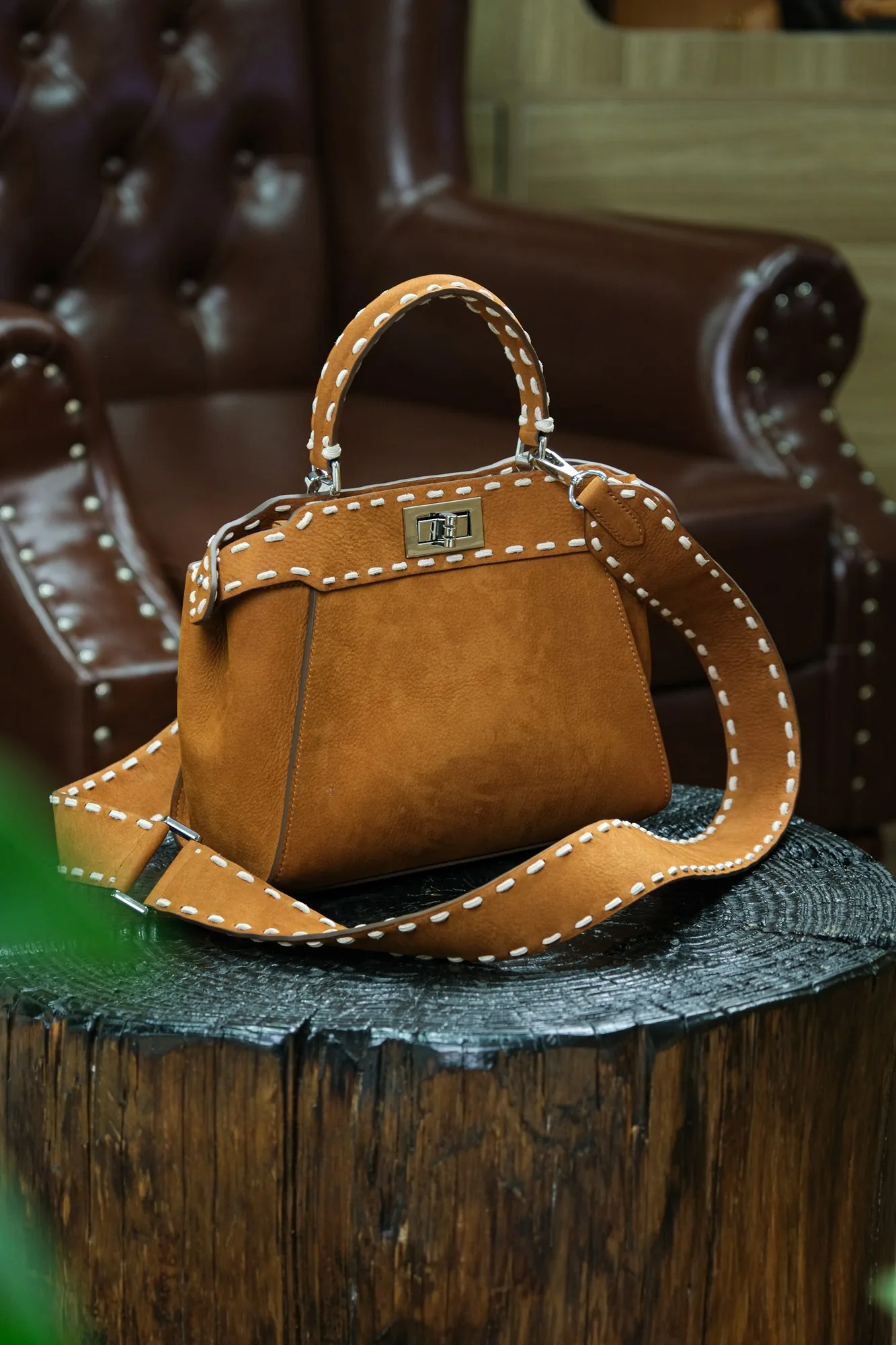 Ảnh Studio Túi xách da bò dáng hai ngăn khoá xoay quai cầm - Koi Leather