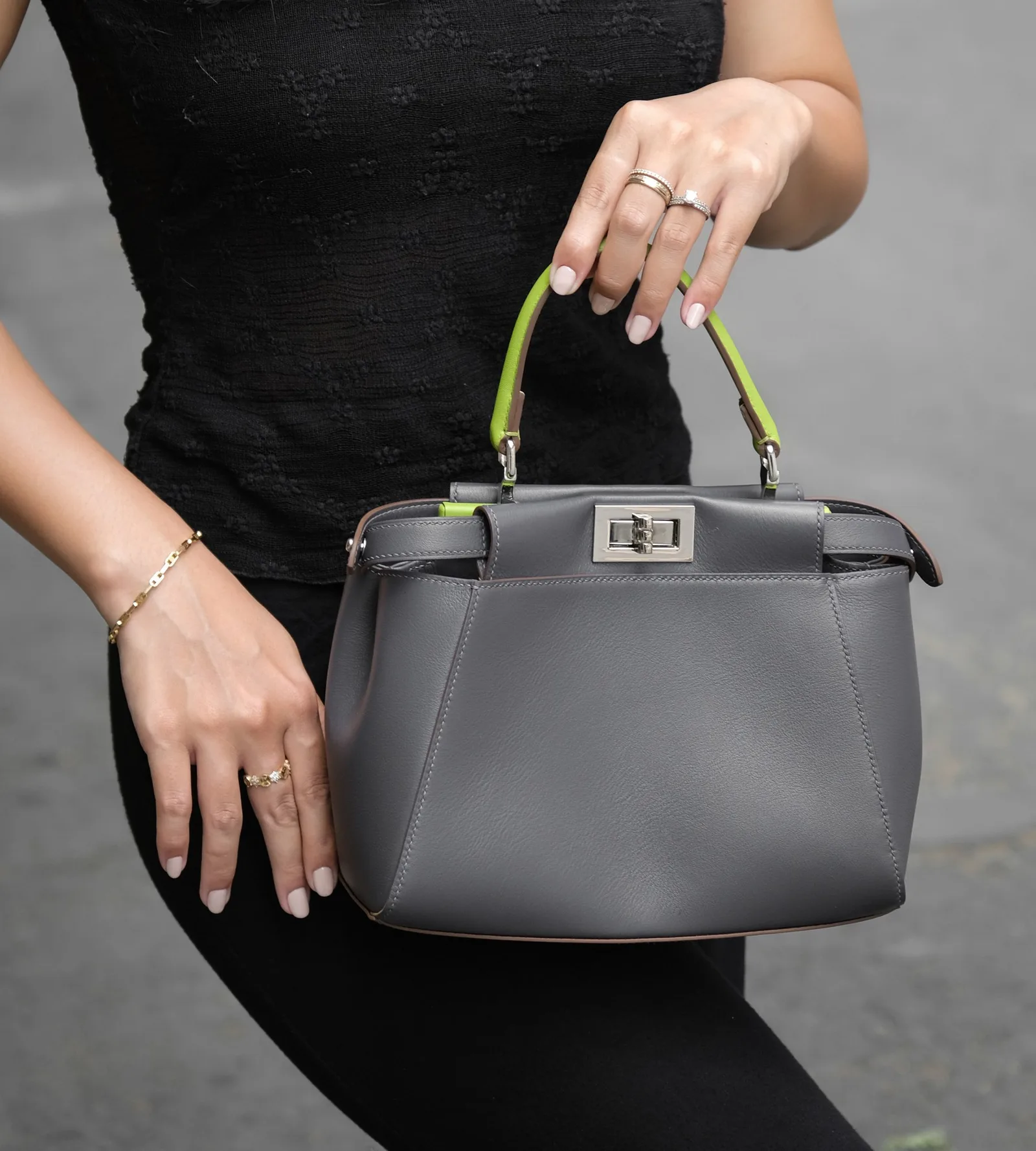 Ảnh Lifestyle Túi xách da bò dáng hai ngăn khoá xoay quai cầm - Koi Leather