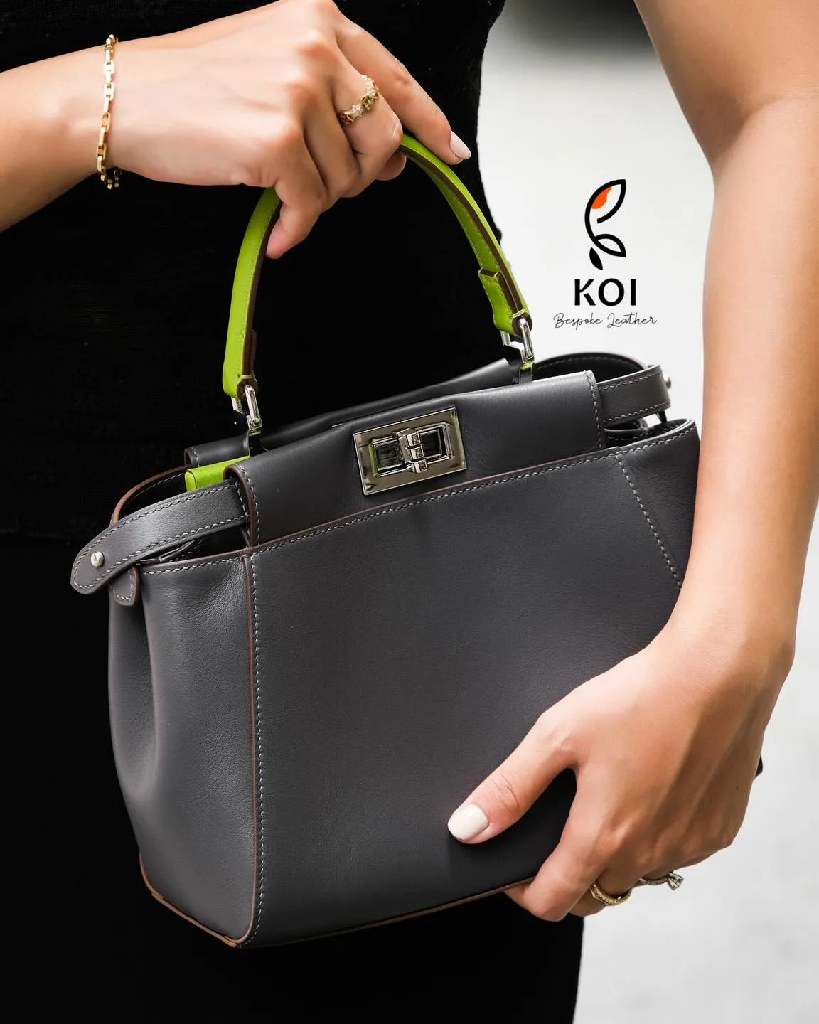 Ảnh Studio Túi xách da bò dáng hai ngăn khoá xoay quai cầm - Size 23 - Koi Leather