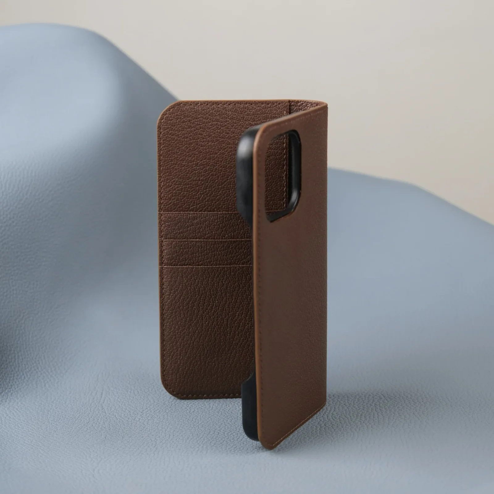 Ảnh Studio Iphone Case Gập - KOI Leather